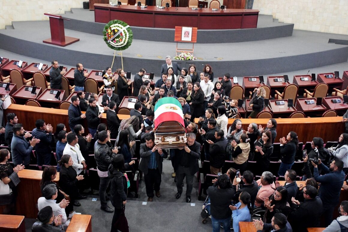 Congreso de Oaxaca realiza Sesión Solemne en honor de la diputada Kelly Jannet Cabrera González