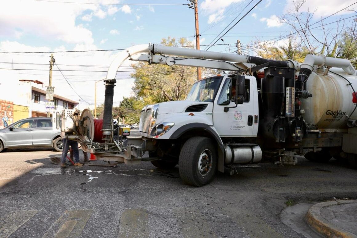 Atiende Soapa derrame de aguas residuales en colonia Reforma