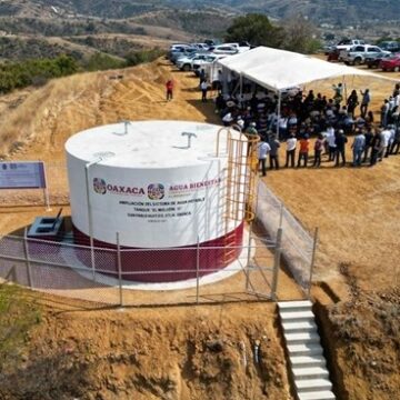 Entrega Ceabien tanque de agua potable en San Pablo Huitzo