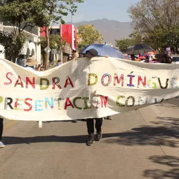 Marchan en Oaxaca para exigir la aparición de Sandra Estefana Domínguez Martínez.
