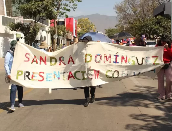 FB_IMG_1741134633760.jpg Marchan en Oaxaca para exigir la aparición de Sandra Estefana Domínguez Martínez.