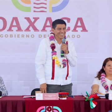 Refrenda Salomón Jara compromiso para el desarrollo de San Andrés Zabache