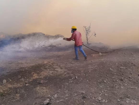 Liquida Coesfo incendio en paraje La Calera de Santa María del Tule