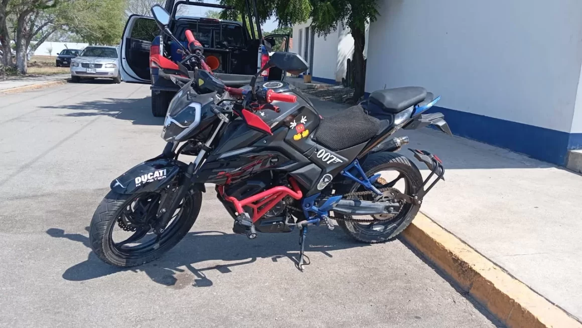 Asegura Policía Estatal motocicleta con reporte de robo en El Espinal