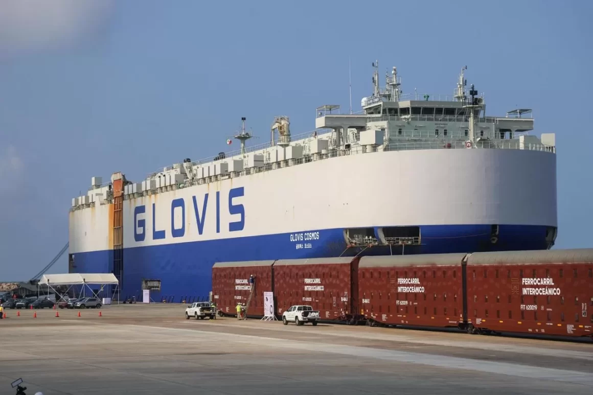 Oaxaca, nuevo eje comercial de nivel mundial tras primer traslado interoceánico a través del Istmo de Tehuantepec: Sedeco