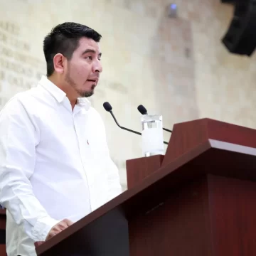 Llama congresista Isaías Carranza Secundino a mantener la unidad nacional en el marco del Día de la Bandera