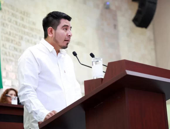 Llama congresista Isaías Carranza Secundino a mantener la unidad nacional en el marco del Día de la Bandera