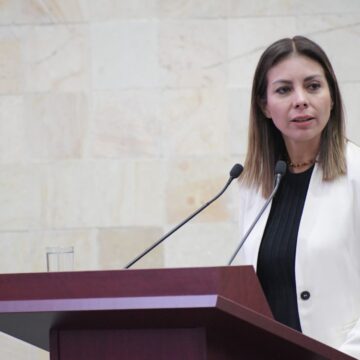 Buscan garantizar la aplicación de la Ley Silla en Oaxaca para regular el trabajo de pie durante largas jornadas