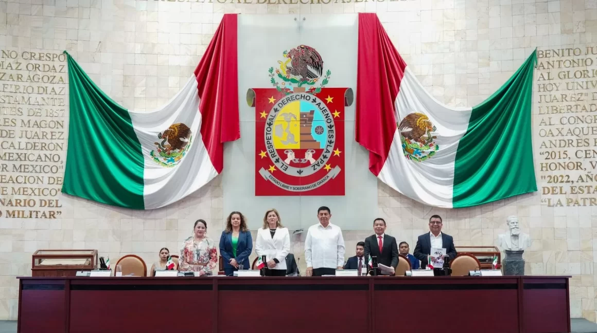 Rinde titular de la DDHPO, Segundo Informe de Actividades 2024 – 2025