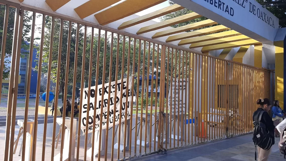 Trabajadores de la Facultad de Derecho de la UABJO denuncian acoso laboral