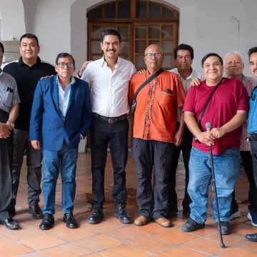 Se reúne Ray Chagoya con integrantes de la Asociación de Periodistas de Oaxaca