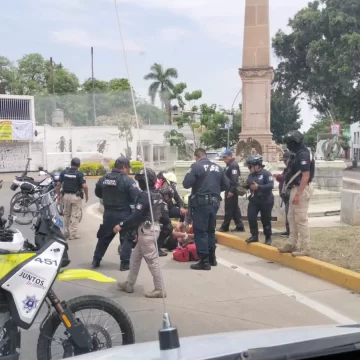 Policía Municipal de Oaxaca de Juárez, en coordinación con Policía Estatal, FGEO y C4, frustra asalto armado en la colonia Reforma: hay tres detenidos