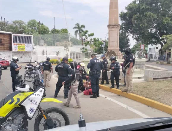 Policía Municipal de Oaxaca de Juárez, en coordinación con Policía Estatal, FGEO y C4, frustra asalto armado en la colonia Reforma: hay tres detenidos