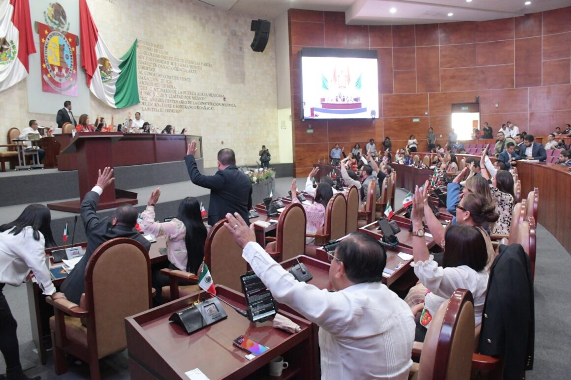 La LXVI Legislatura Local avala cambio de autoridades en dos municipios de Oaxaca
