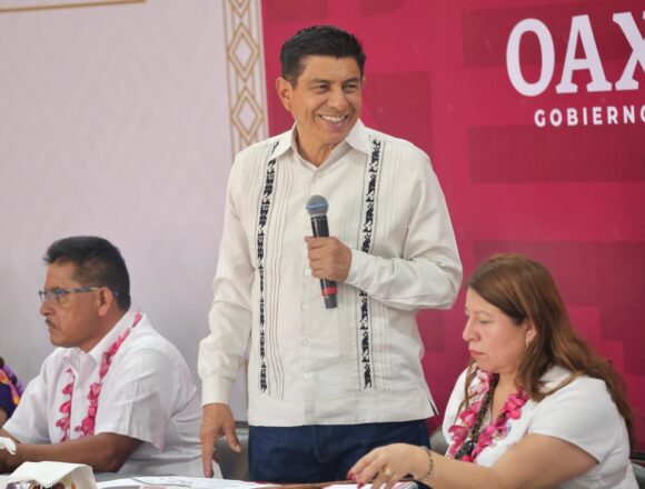 Atiende Gobernador de Oaxaca al municipio más pobre del país con la construcción de 100 cuartos dormitorios