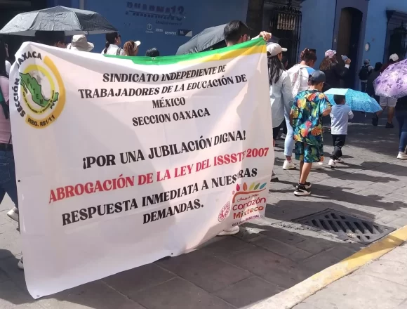 FB_IMG_1749225581406.jpg Marcha del SITEM en Oaxaca exige abrogación de la Ley del ISSSTE y jubilación digna.