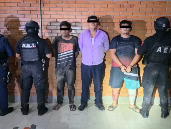 FB_IMG_1750292933095.jpg Fiscalía de Oaxaca, AEI, DEFENSA, SEMAR, GN y SSPC capturan a cuatro responsables por incendios provocados en sucursales de tiendas OXXO en Juchitán de Zaragoza