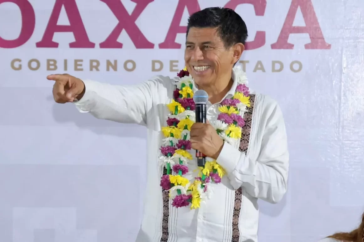 GOBERNADOR- SAN JUAN COTZOCÓN-2 Atiende Gobierno de Oaxaca infraestructura educativa de San Juan Cotzocón
