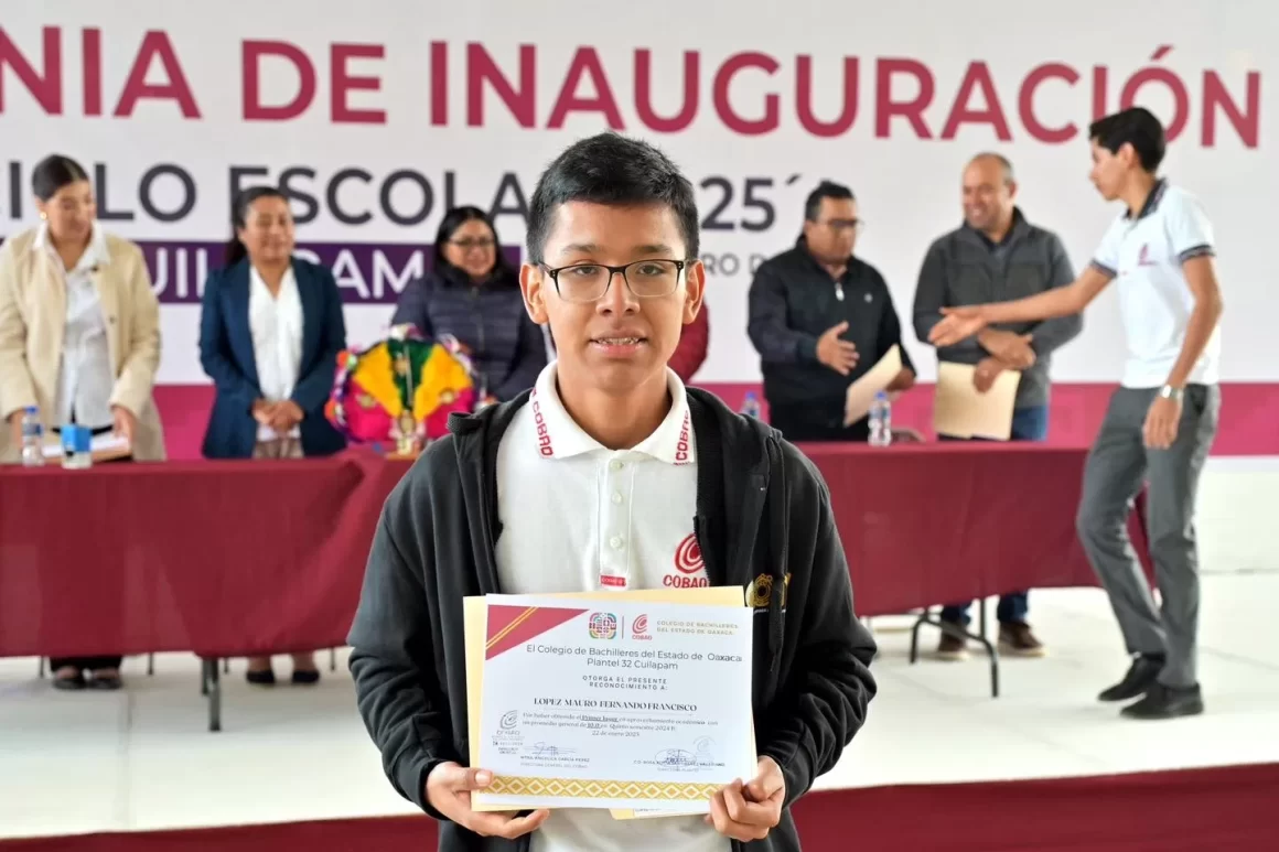 Estudiante del Cobao obtiene beca completa para estudiar en el ITESM