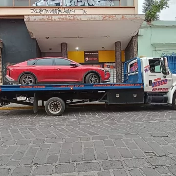 Asegura Policía Estatal vehículo con reporte de robo en el Centro Histórico de Oaxaca