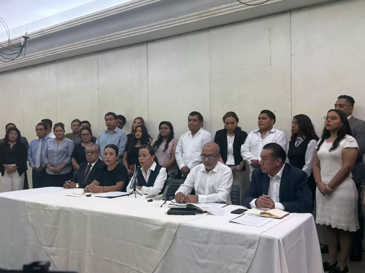 Escala conflicto familiar en la UABJO: directora acusa a su padre, ex rector Abraham Martínez Alavés, de orquestar su destitución