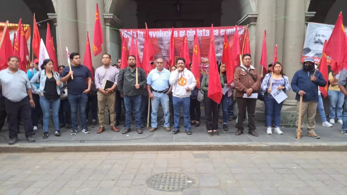 Protesta el FPR frente al Palacio de Gobierno ante cerrazón del gobierno estatal