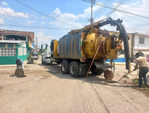 Municipio de Oaxaca de Juárez restablece más de 9 mil metros de drenaje en colonias y agencias de la capital