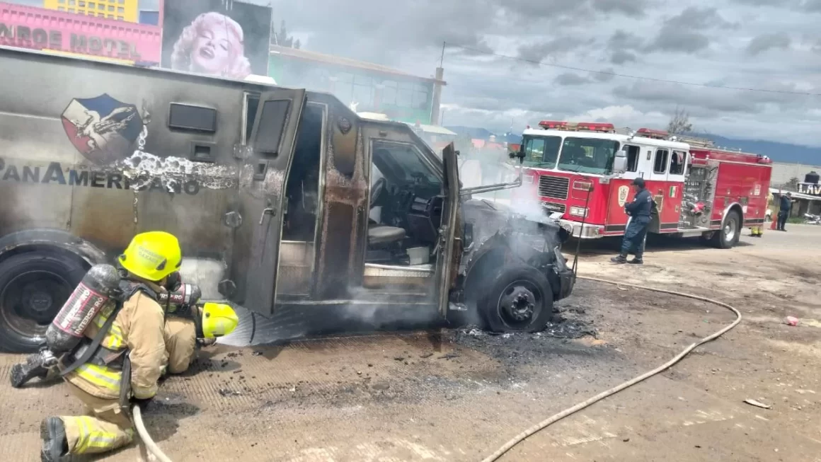 Atiende Bomberos de Oaxaca incendio de unidad de traslado de valores en Villa de Zaachila