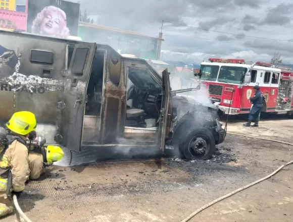 IMG-20250613-WA0054.jpg Atiende Bomberos de Oaxaca incendio de unidad de traslado de valores en Villa de Zaachila