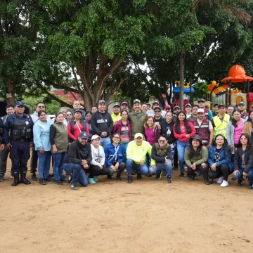 Avanza la transformación de San Martín Mexicapan con tequio en la colonia Azucenas