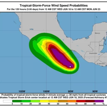 Erick se intensifica a huracán categoría 1 frente a las costas de Oaxaca