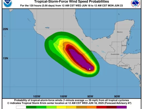 Erick se intensifica a huracán categoría 1 frente a las costas de Oaxaca