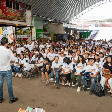Ray Chagoya impulsa Mega Lectura en la Central de Abasto como estrategia de paz y convivencia