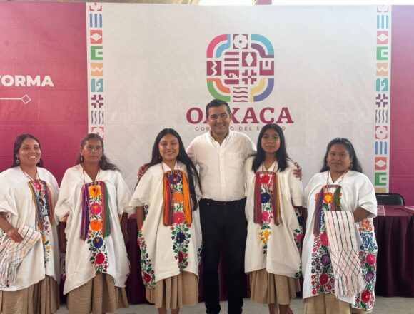 WhatsApp Image 2025-07-14 at 11.36.00 AM Seguimos recorriendo todo el territorio para que la Primavera Oaxaqueña florezca con bienestar para quienes más lo necesitan: Silva Romo