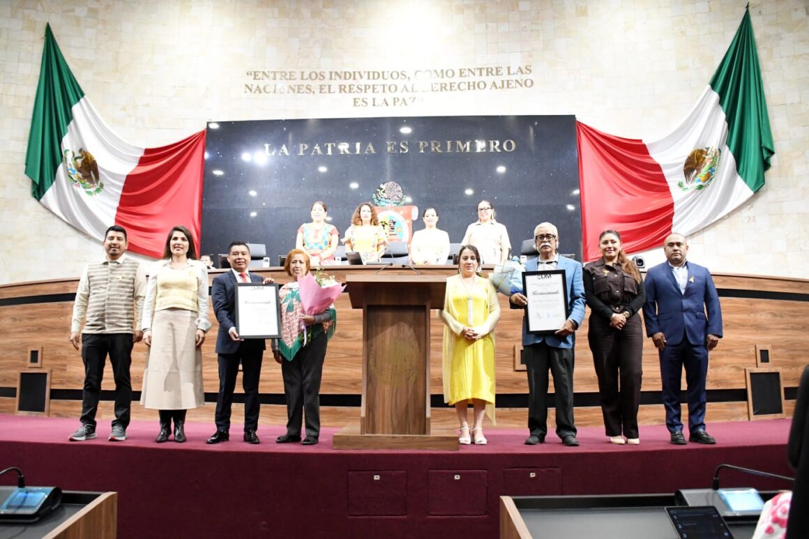 Congreso de Oaxaca reconoce a Teresa García Pinacho y Arturo Alfredo Ochoa Canales por su contribución a la riqueza cultural del estado con el Bani Stui Gulal