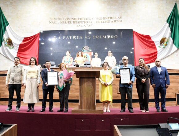 WhatsApp-Image-2025-08-05-at-16.39.00 Congreso de Oaxaca reconoce a Teresa García Pinacho y Arturo Alfredo Ochoa Canales por su contribución a la riqueza cultural del estado con el Bani Stui Gulal