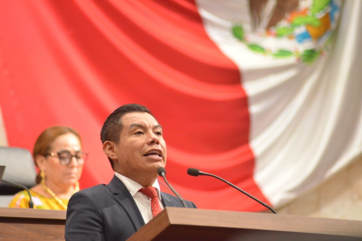 Viveros Montalvo presenta iniciativa para expedir la Ley para el Bienestar de las Juventudes Oaxaqueñas