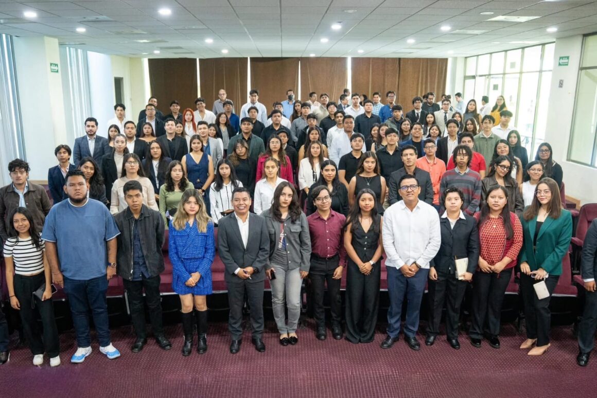 Congreso local recibe a estudiantes de derecho de la Universidad La Salle