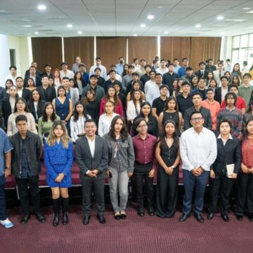 Congreso local recibe a estudiantes de derecho de la Universidad La Salle