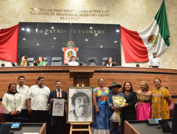 df9856d7-30b1-454c-b24a-9829d638f83b-2048x1365 Entrega Congreso de Oaxaca premio «Rodolfo Morales» a destacados artistas oaxaqueños