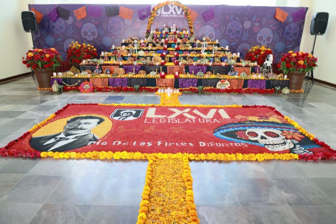 Como un homenaje a las tradiciones y la memoria colectiva se inaugura en el Congreso del Estado el Altar Monumental de Día de Muertos