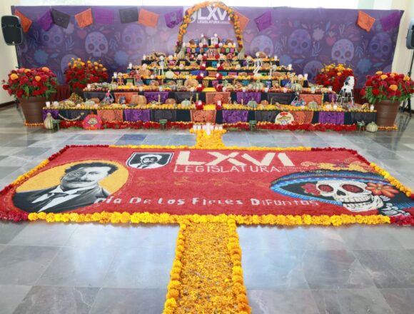 Como un homenaje a las tradiciones y la memoria colectiva se inaugura en el Congreso del Estado el Altar Monumental de Día de Muertos