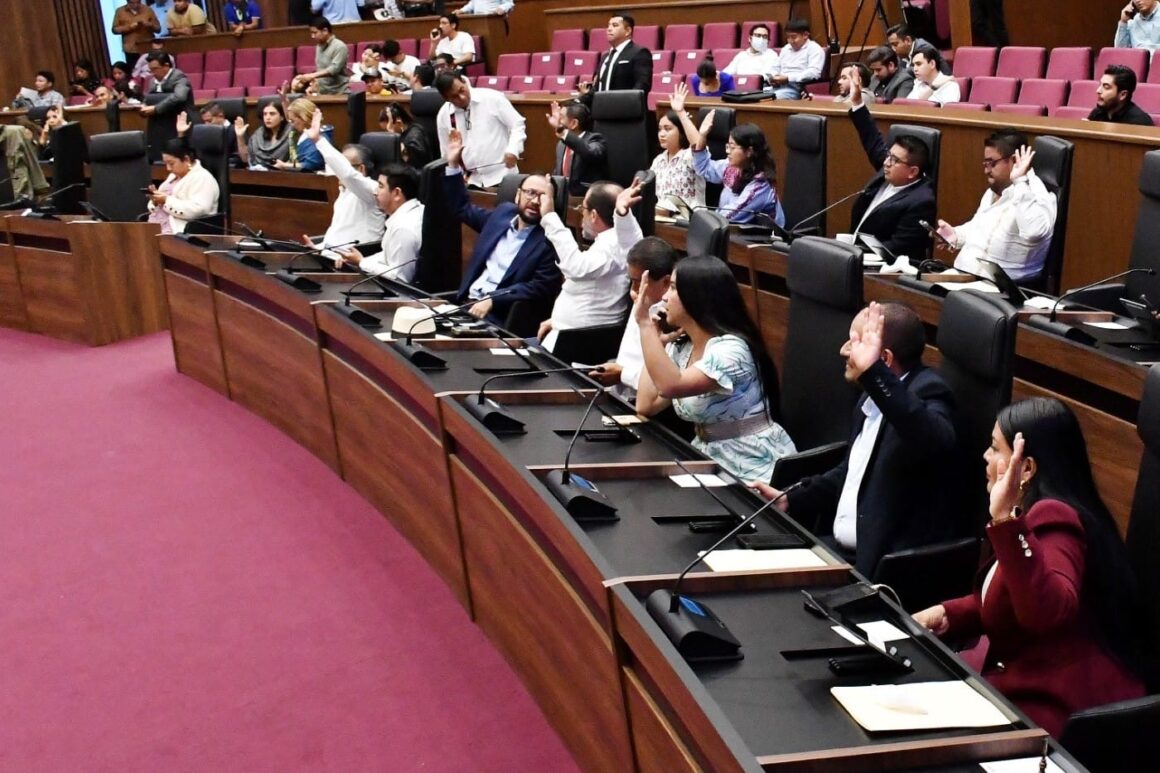 Congreso local aprueba licencia a regidora y cambio de síndica municipal en el Istmo; y designa autoridades municipales en la Sierra Sur y Valles Centrales