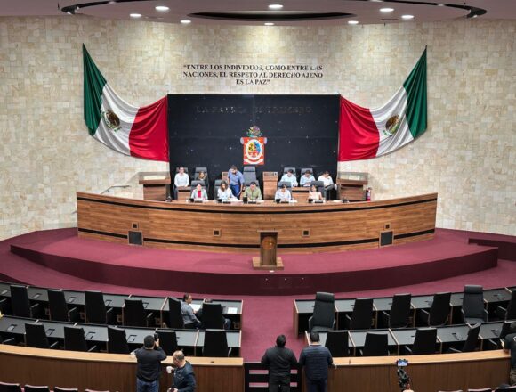 Desde el Congreso local presentan iniciativas para prohibir venta de bebidas energetizantes a menores de 18 años, la inclusión de personas de talla baja, proteger artesanías tradicionales y el medio ambiente en Oaxaca