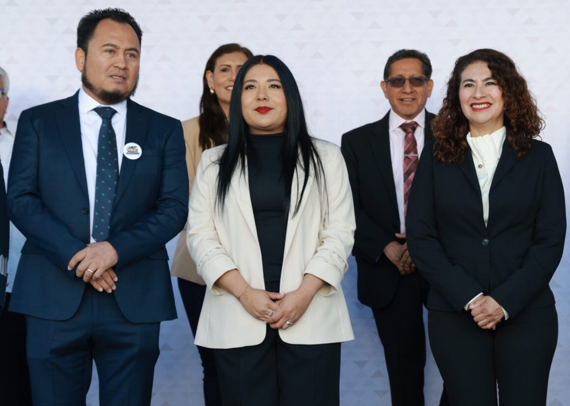 Diputadas de la LXVI Legislatura conmemoran el CIX Aniversario de la Constitución Mexicana.