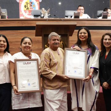 Congreso Local entrega reconocimiento al Municipio de Pinotepa de Don Luis con motivo de su declaración de «Pueblo Púrpura»