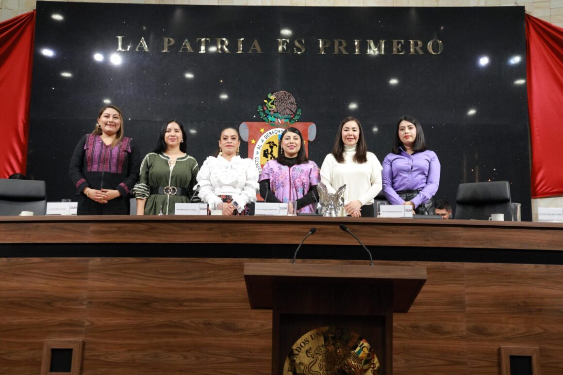 Rinde informe la secretaria de las Mujeres ante el Congreso del Estado.