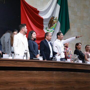 Comparece director del Iocied ante el Congreso para informar avances en infraestructura educativa.