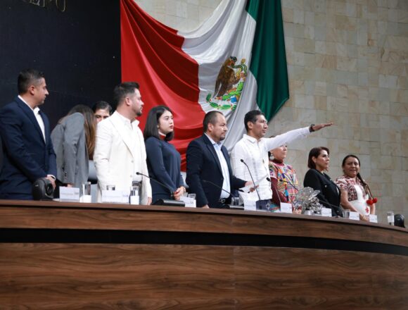 Comparece director del Iocied ante el Congreso para informar avances en infraestructura educativa.