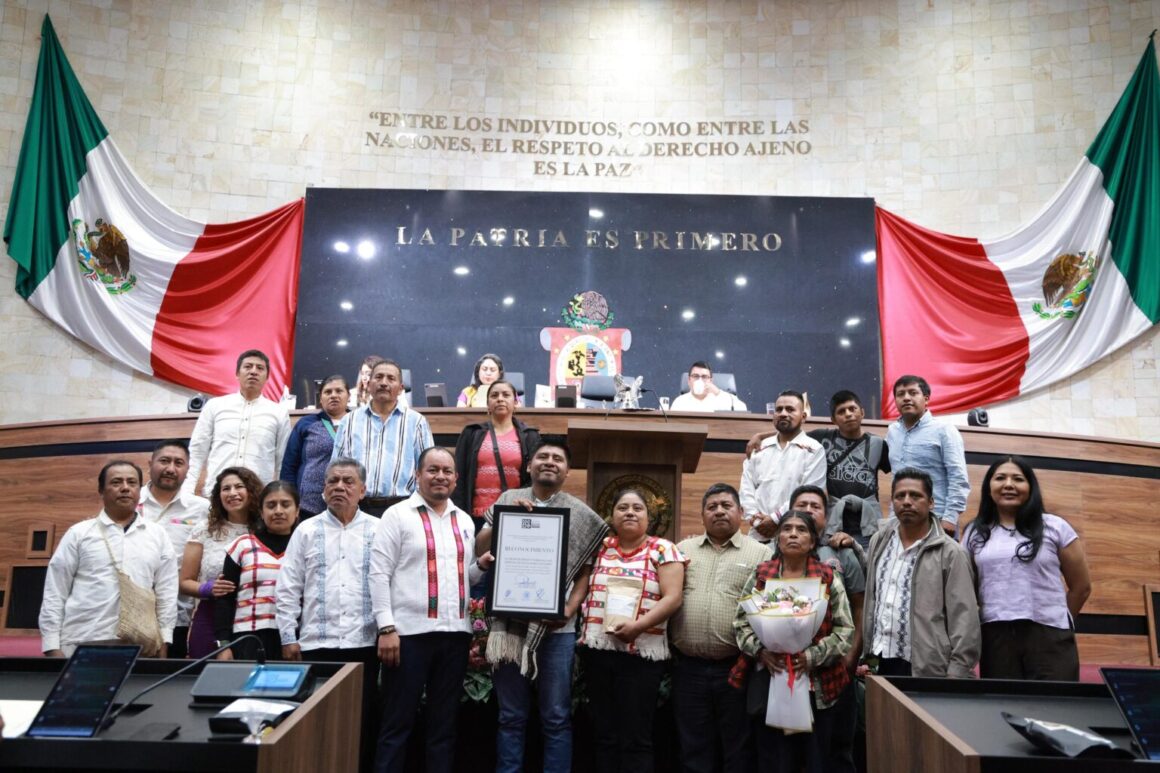 WhatsApp-Image-2026-03-11-at-17.00.59-1536x1024 Congreso local entrega reconocimiento al Grupo de Productores de Café Especial de Santa María Yucuhiti